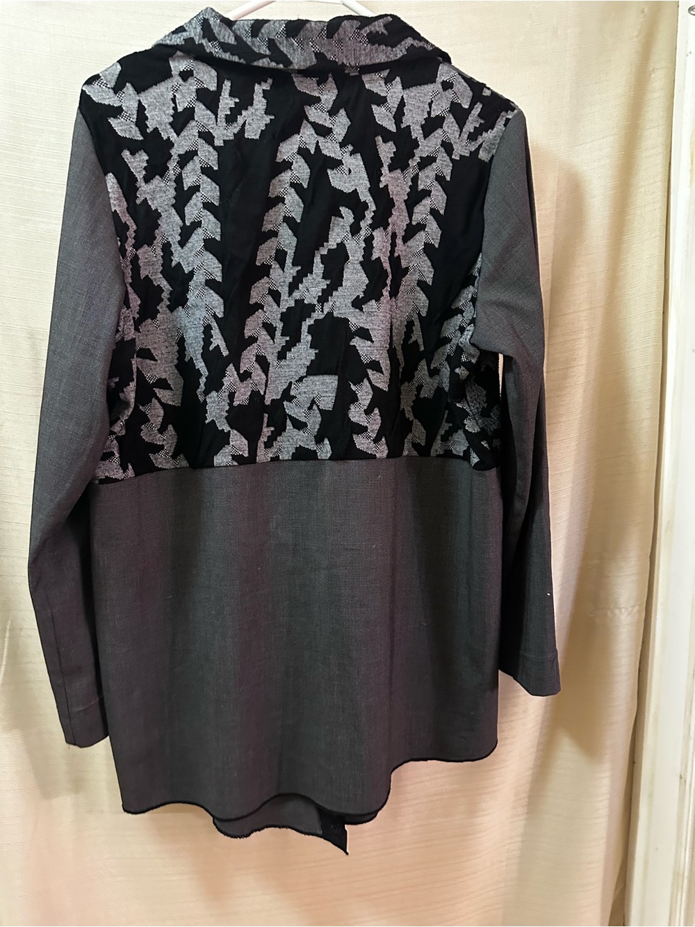Vintage 90s Lasania Petite Black Grey Abstract Pattern Button Front Blouse - Picture 7 of 7